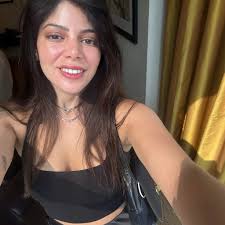 50 THINGS TO DO WHEN VISITING OSAKA 1. Visit Osaka Castle and its  surrounding park. 2. Explore Dotonbori, Osaka's famous entertainment  district. 3. Try delicious street food in Dotonbori, including takoyaki and