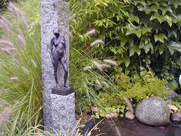 Kunst Im Garten Wilczek Garten Hochwertige angefertigte kunstobjekte für außen kunstvoll gearbeitet.skulpturen aus stein gearbeitet als figur skulptur für den garten von künstlerhand.
