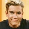 The opening episode of the second season of saved by the bell finds the gang gearing up for the prom. 1
