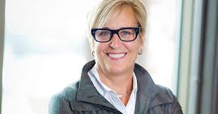 Debra Minton's Instagram, Twitter & Facebook