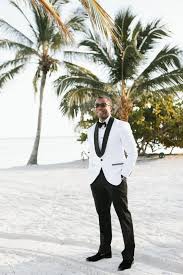 25 Stylish Beach Groom Looks That Inspire Looks With Jacket Weddings Groom Groomsmen Tuxedo Wedding Groomsmen White Tuxedo Wedding Black Tuxedo Wedding
