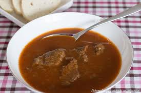 Rindsgulasch Klassisches Gulasch Rezept Mit Selbstgemachten Brot Rezept Rindsgulasch Gulasch Rezepte Rezepte