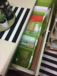 Kalau ada yang jual lagi murah, kompem aku akan menangis sambil curah air guna shower ni. 10 Idea Dekorasi Penstoran Perkakas Guna Barangan Kedai Eco Rm2