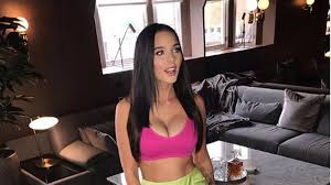 But helen flanagan couldn't resist piling on the slap as she ventured out on a coffee break in manchester last friday. Itv Coronation Street S Helen Flanagan Speaks To Lorraine About Plans To Return To Soap Liverpool Echo