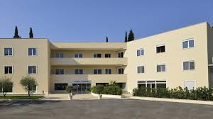 In ogni negozio, inoltre, potrai acquistare i biglietti per tutte le gare in casa della roma. Apre Il 1 Maggio Il Punto Vaccinale Anti Covid 19 Presso Ini Villa Dante