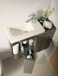 Kleines Bad Ideen Platzsparende Badmobel Und Viele Clevere Losungen Kleines Bad Ideen Unterschrank Waschbecken Waschbecken Gaste Wc