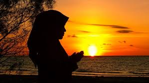 20 foto pemandangan wanita berhijab wanita pengagum senja download dunia belajar siluet wanita cantik berhijab download heboh di 2020 pemandangan siluet wanita. Terungkap Ini Alasan Islam Menyuruh Wanita Berkerudung Umroh Com