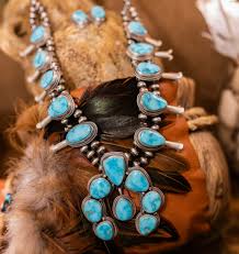 Collier turquoise de style moderne