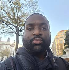 Bears QB Caleb Williams doing work in the community ... while wearing a  cheese grater