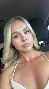 Alanna Hooper's Instagram, Twitter & Facebook