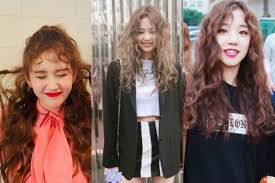 Ceriakan kehidupan anda dengan kulit dan rambut yang lebih sihat. 12 Idol Kpop Wanita Berambut Keriting Ini Bakal Bikin Kamu Gemas