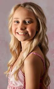 BTS magic ✨ Cassie & Tess step in front of the camera for their very first  official photoshoot as Miss America & Miss America's Teen! 👑 Photography:  @carlosvelezstudios Glam: @victoriadukebeauty Wardrobe: @henriscloud9