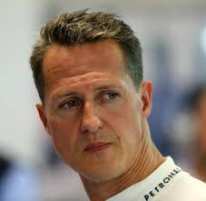 Krankenpfleger heben den steifen körper eines patienten in einen rollstuhl. Motorsport Michael Schumacher Fuhr Einfach Eine Kurve Zu Viel Welt