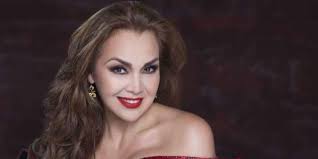 Aida Cuevas in concert