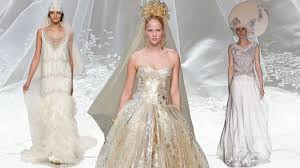 Abiti eleganti azzurri taglie comode con paillettes per matrimonio al ginocchio manica lunga da sposa per donna. 10 Abiti Da Sposa Nei Toni Dell Oro E Dell Argento Ispirati Alla Notte Di Capodanno