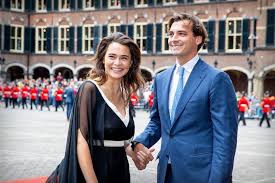 Dutch sovereignist politician, historian and jurist. Baudet Over Verloofde Dank De Goden Voor Davide Show Ad Nl