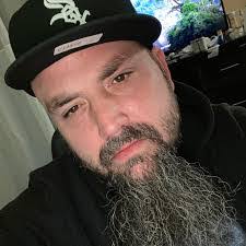 Mike Mentzel's Instagram, Twitter & Facebook