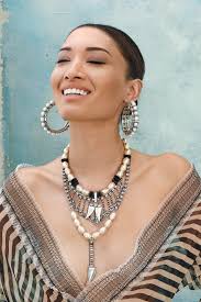 Kendall jenner pearl necklace