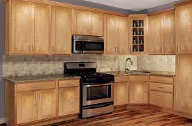 Park Avenue Honey Maple Shaker Kitchen Cabinets Www Solidwoodcabinets Shaker Kitchen Cabinets Kitchen Remodel New Kitchen Cabinets