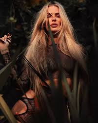 Yasmin Brunet - Free pics, galleries & more at Babepedia