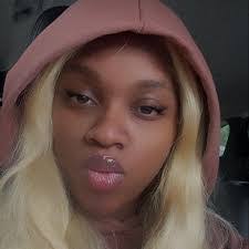 Theresa Alves's Instagram, Twitter & Facebook