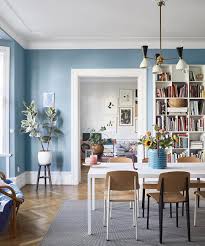 Ci Sono Azzurri Che Fanno Entrare Cieli Nelle Stanze Azzurri Che Illuminano Tutto E Mettono Interior Design Per Appartamenti Salotto Grigio Arredamento Casa