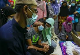 Aku bersyukur bisa memperoleh istri yang cantik dan tubuh yang seksi dengan dada yang menantang dan pantat yg sekal, tapi bukan itu alasanku memilih dia tapi kebaikan dan. Syafiq Tak Ngantuk Bapa Dedah Sesuatu Yg Tak Disangka Ada Benda Di Atas Jalan Diari Dunia Org