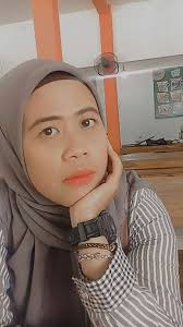 A husband buys his wife 10 panties of the same color, then the wife asked  why buying the same color of panties? people will think i don't change my  panties HUSBAND; Which