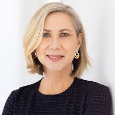 Lisa Welton's Instagram, Twitter & Facebook