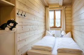 Urlaub Auf Dem Bauernhof Chiemsee Oberbayern Ferienwohnungen In Ollerding Bei Tittmoning Pool Kinderspielplatz Spielzimmer B Ferienwohnung Wohnung Wohnen