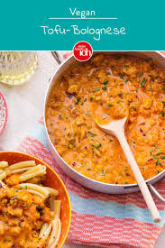 Vegane Tofu Bolognese Rezept Meine Familie Ich Europas Grosstes Foodmagazin Rezept In 2020 Bolognese Rezepte Bolognese Rezept