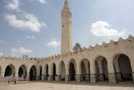 Pembinaan masjid muadz bin jabal (mmbj) bermula pada tahun 1996 dan mula beroperasi pada tahun 1998. Inilah Masjid Pertama Yang Dibangun Mu Adz Bin Jabal Di Yaman Republika Online