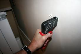 Contrairement aux meubles plus petits, les bibliothèques contiennent le plus souvent des objets lourds et si elles se renversent, elles peuvent être dangereuses. Fixer Des Objets Lourds Avec Des Chevilles Molly Dans Le Placo Forumbrico