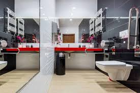 Shopping for a bathtub safety rail for yourself or a senior parent? 7 Tips For Creating A Senior Friendly Bathroom Starting With Toilet Safety Rails Updated For 2021 Aginginplace Org
