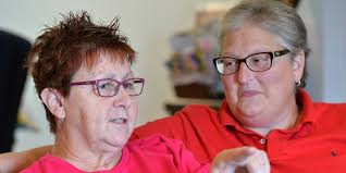 Couple Suing Kentucky Clerk Kim Davis Over Marriage License Plan to Wed  Friday