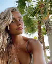 Kelly bailey mudou de visual. Nc6l9m5sikp0wm