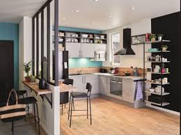 La cuisine ouverte sur salon de géraldine et mathieu apporte une ambiance chaleureuse à l'ensemble de la pièce de vie grâce à une décoration la luminosité naturelle de l'espace de vie est également un atout fort pour mettre en valeur une petite cuisine ouverte. Cuisine Ouverte Avec Bar 18 Idees D Amenagement