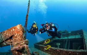 Your scuba diving certification, beginner scuba diving specialists, diving boat charters and scuba courses in honolulu, hawaii. Instructor Use Of Cameras During Padi Discover Scuba Diving And Open Water Diver Courses Padi Pros