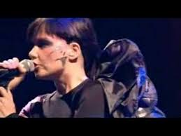 Bjork All Is Full Of Love Single Bjork All Is Full Of Love Amazing Live Performance In A Today S Music World Where Autotune Is Ubiquitous Bjork S My Favorite Music Music Clips Youtube