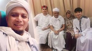 Malaysia hari ini merupakan sebuah rancangan bual bicara yang padat dengan pelbagai informasi menarik berkenaan hal. 6 Hari Dirawat Di Malaysia Ini Potret Kondisi Terkini Ustadz Arifin Ilham Menderita Kanker Tribun Timur