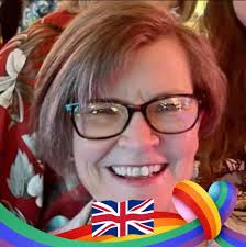 Dark brown German Shorthaired Pointer loose