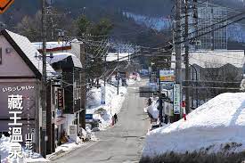 日本東北 山形jr山形線 藏王溫泉藏王國定公園藏王バスターミナル 山形縣 隱藏東北藏王連峰的冬季旅遊勝地 安排個兩日遊一次集滿賞雪 滑雪 溫泉加自然奇景藏王樹冰的大全套行程 還有在地名產芥子娃娃 稻 花餅跟煮蒟蒻怎麼也不能錯過 內含交通行程及在地範圍介紹請