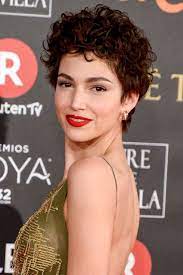 Curly Hairstyles That Are All About That Texture Curly Hair Styles Curly Pixie Haircuts Short Curly Hair