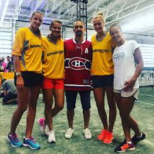 Najviac asi pre hokejistovu manželku luciu vondráčkovú (38) tá tvrdí, že o hokejistovom novom vzťahu nemala ani tušenie. Video Kvitova Pliskova A Spol S Hokejkami V Montrealu Si To Rozdaly S Plekancem O2