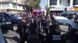 Son empleos, no puedes llegar a correrlos, tienes que trabajar con lo que. Enfrentamiento Entre Taxistas Y Policias En Ecatepec
