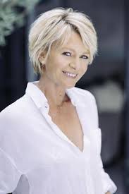 28 Most Flattering Bob Haircuts For Round Faces In 2019 Coiffure Sophie Davant Idees Cheveux Courts Coiffures Cheveux Courts