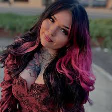 How are people organizing parties in Palia?