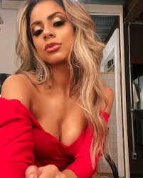 Lexa dispensa funcionárias, mas fica com personal chef: 'Ele mora comigo'