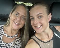 Deborah Santucci's Instagram, Twitter & Facebook