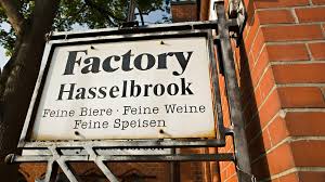 Nabend kadetten, papa hat wieder podcast mitgebracht.müder baalin ist müde, viel ist nicht passiert. Factory Hasselbrook Schild Factory Hasselbrook